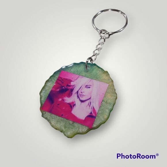 Bebe Rexha Green Glitter Keychain (Z158) - Picture 3 of 10